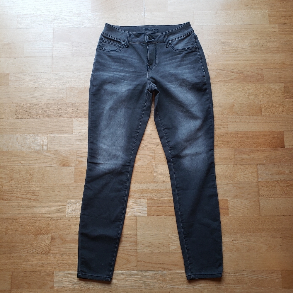 NWOT Maurices Gray Jeggings